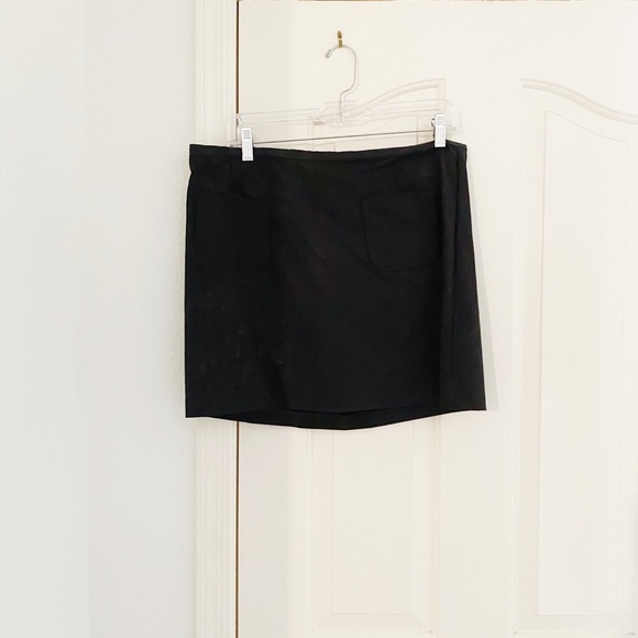 H&M Dresses & Skirts - H&M Black Mini Skirt